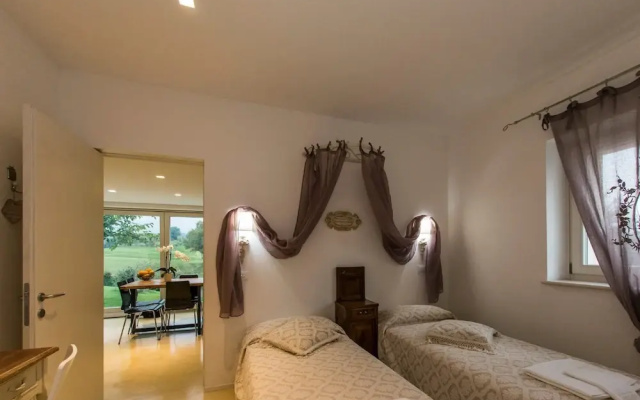 Hillside Villa With Swimming Pool and Jacuzzi - Frasassi Caves