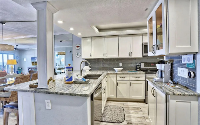 Land's End 10-303 Beach Front - Premier