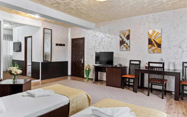 Hotel Charter