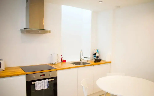 Bright And Modern 2 Bedroom Flat