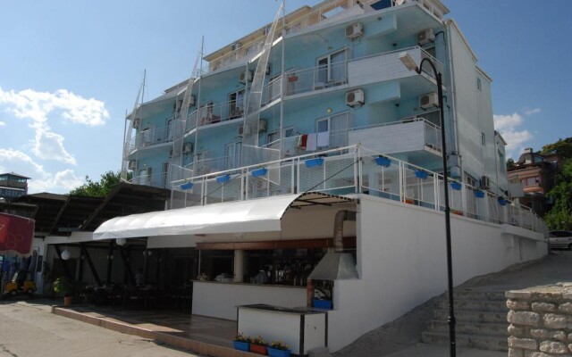 Lotos Hotel