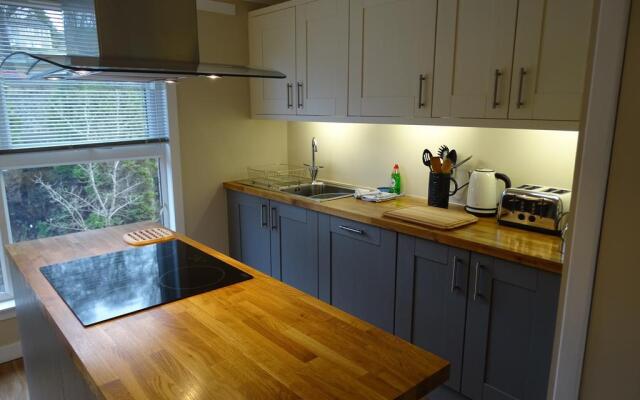 Tay Pearls - Tay Chambers Apartment
