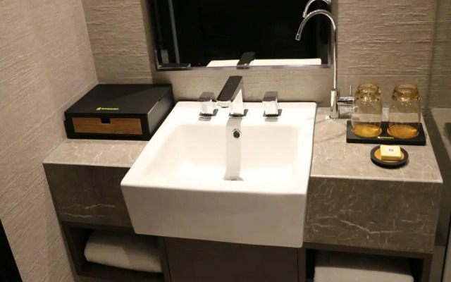 Homeinn Plus Hotel (Shanghai Bund Jinling East Road)