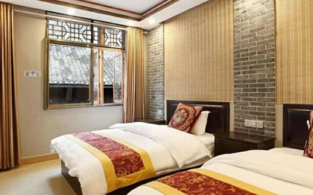 Fenghuang Nanmu Inn No.1