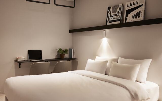 The Connoisseur Residence Hotel