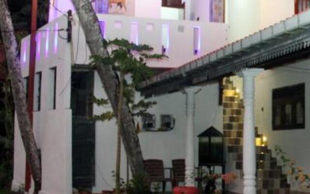 Sandaru Holiday Inn