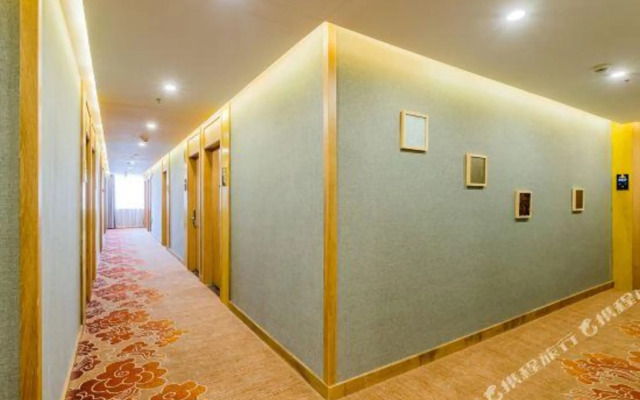 Home Inn Huaxuan Select Hotel (Jiaxing Bagua Band Store)