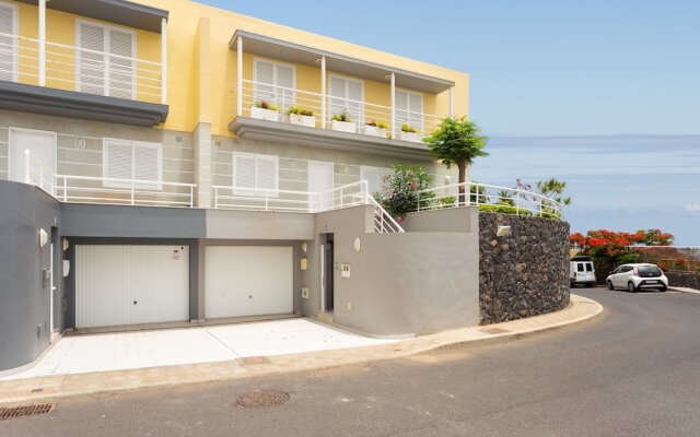 Duplex Acorán with pool and sea view