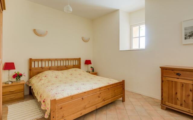 Secluded Holiday Home in Rustrel With Swimming Pool