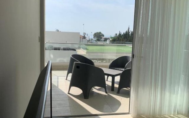 Stunning 2 plus 1 apartment for rent in ABELIA RESIDENCE at Bogaz with beautiful sea and mountains views