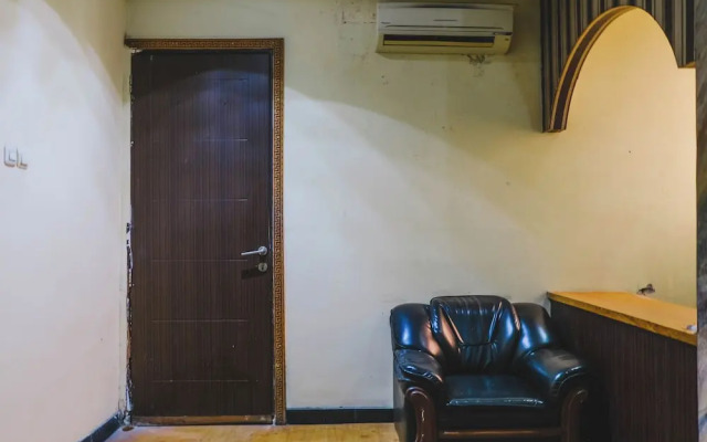 King Stone Hotel by ZUZU