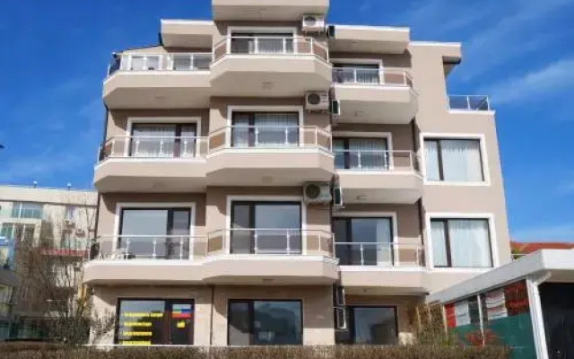 Dom-El Real Apartments in Deja Vu Complex