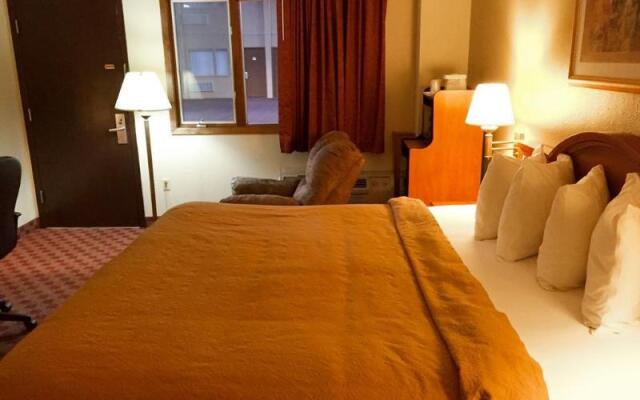 Badlands Inn & Suites