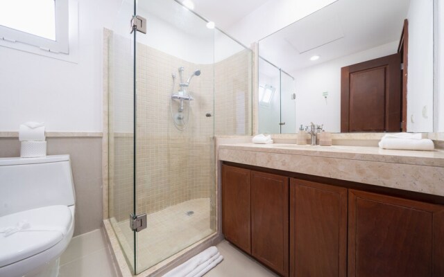 Eek - Condo Near 5th Av. and the Beach