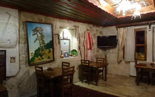 Emit Cave Hotel