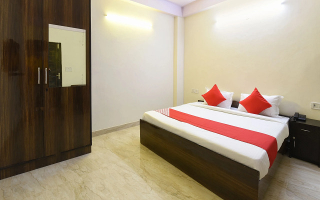 OYO 22394 Club Residency