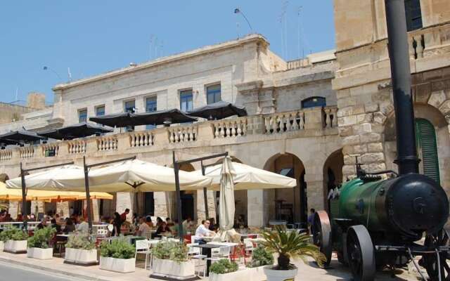 Traditional Maltese Townhouse, Roof Terrace and Views