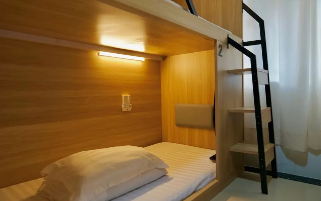 Waveflo Hostel