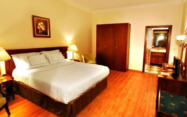 Hotel Golden Crown
