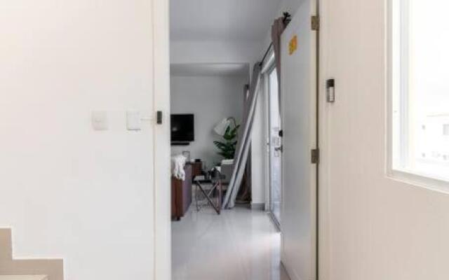 Stylish Modern Condo w/ Rooftop Terrace and Pool.