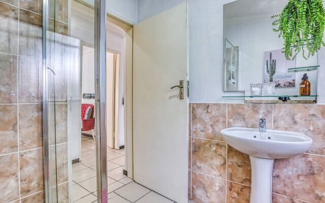 The Cottage-1 Bed-pool-bbq-fibre-solar-samrand