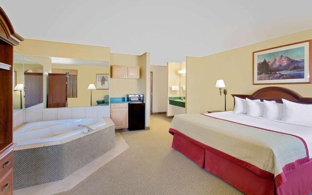 Pinedale Hotel & Suites