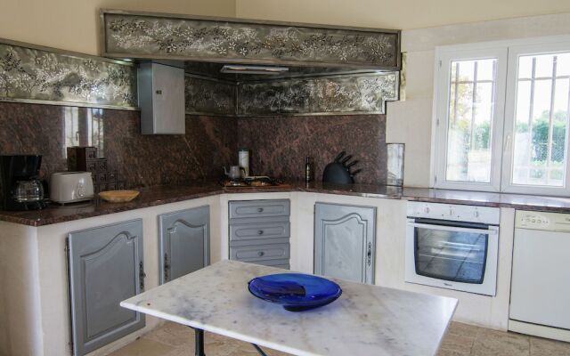 Welcoming Villa with Private Pool in Montfrin