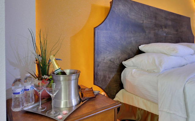Romantic Inn & Suites