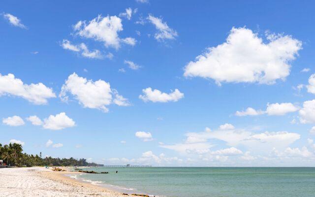 Hampton Inn Naples Central