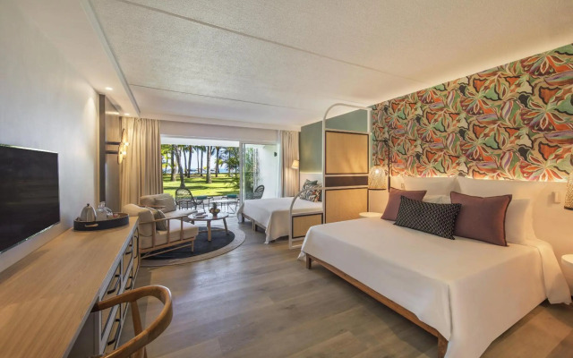 Victoria Beachcomber Resort & Spa