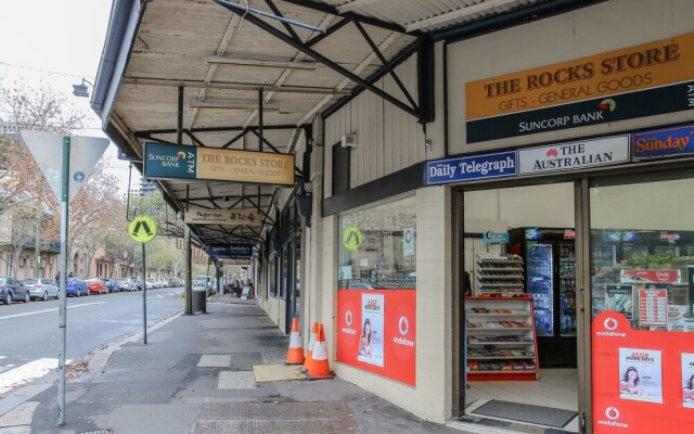 Waterview Terrace in Historic Rocks