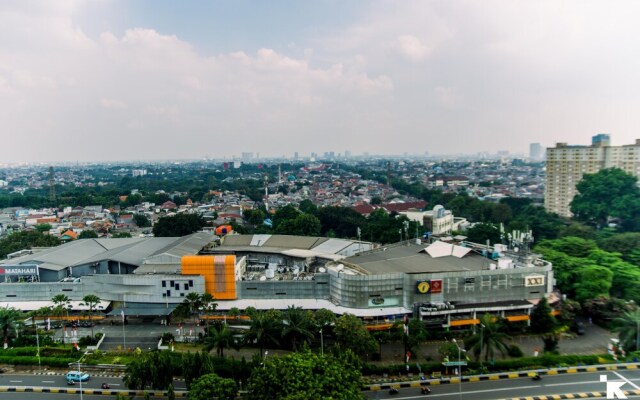 Cozy Studio With City View At Apartment Woodland Park Residence
