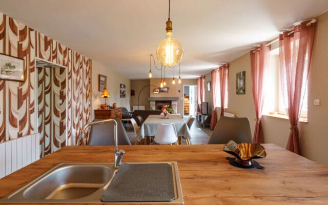 Les Volets Rouges (PEU101)