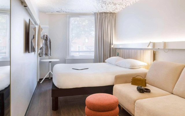 Merryl Hotel