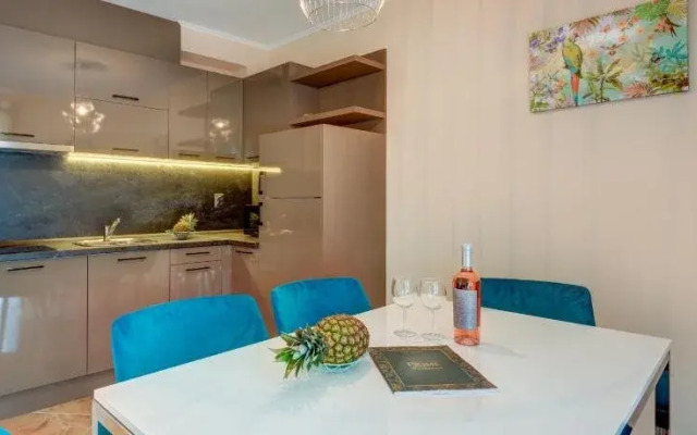 Venera & Anastasia Palace Apartments