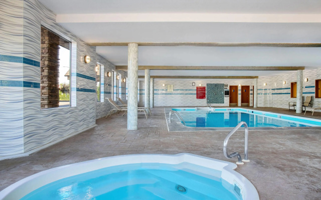 Days Inn & Suites by Wyndham West Edmonton