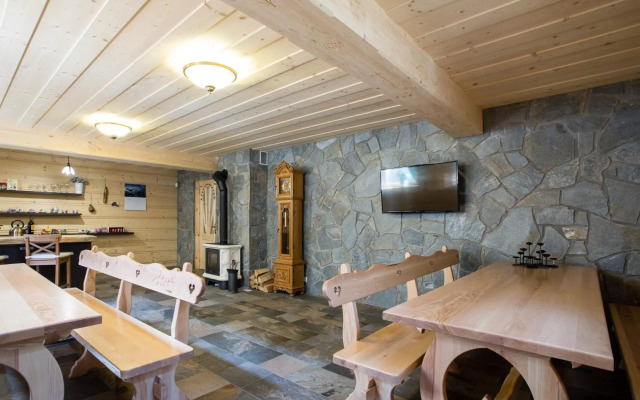 Domek za Strugiem - pokoje i apartamenty