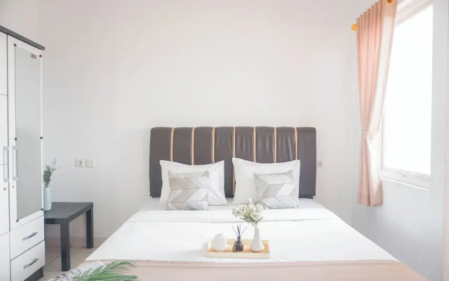Cozy Living 1BR at Sentul Tower Apartment