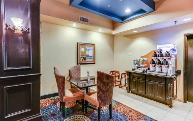 Holiday Inn Express Hotel & Suites Huntsville by IHG