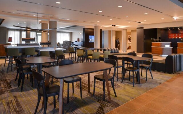 Courtyard St. Louis St. Peters