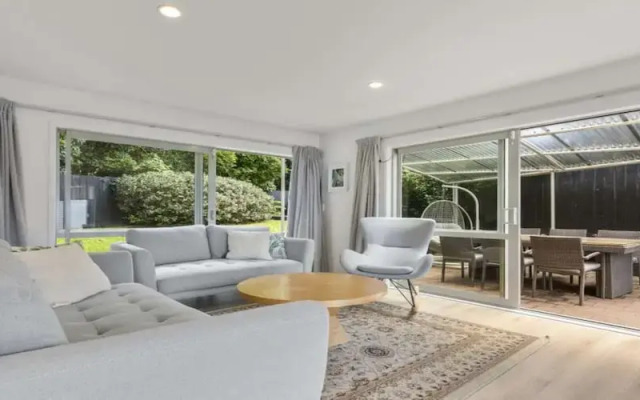 Modern Sanctuary On The Reserve