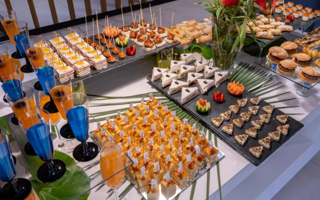 Caprici Beach Hotel & Spa