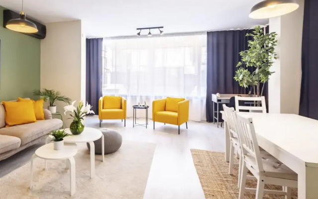 Exquisite Central Flat Near Bagdat Street