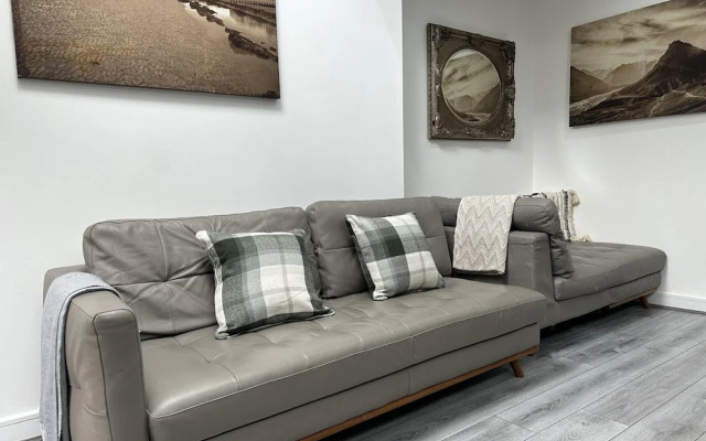 Stunning 4-bed House in Birmingham