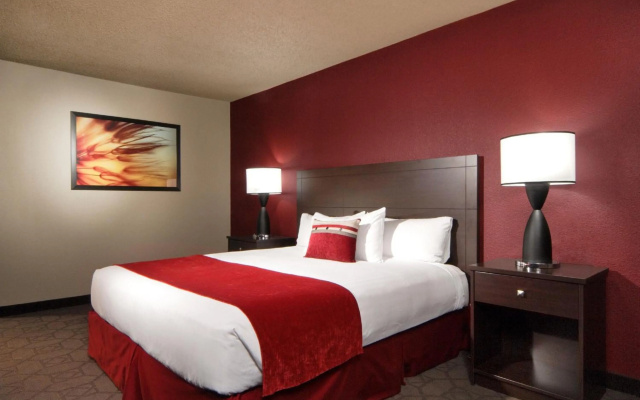 Edgewater Hotel & Casino Resort - Image 3