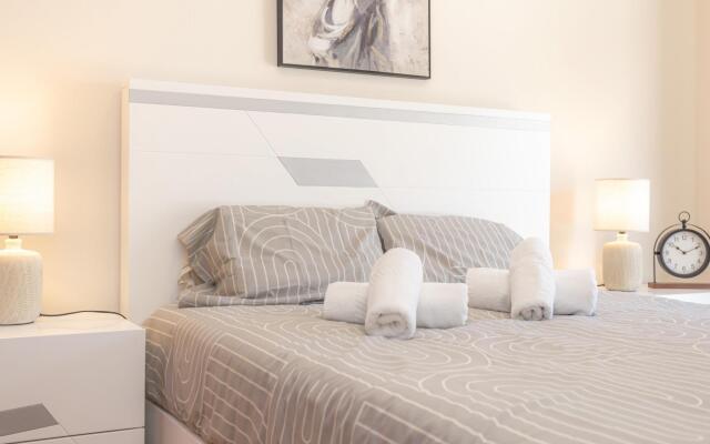 Terrace Beach Apartment by Rent4all