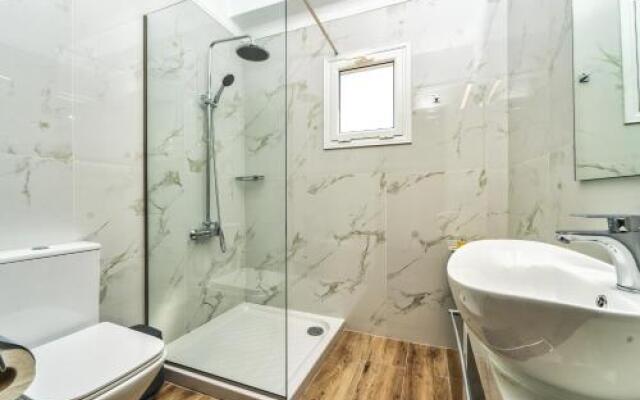 Amoudi Studios Apartments Hotel
