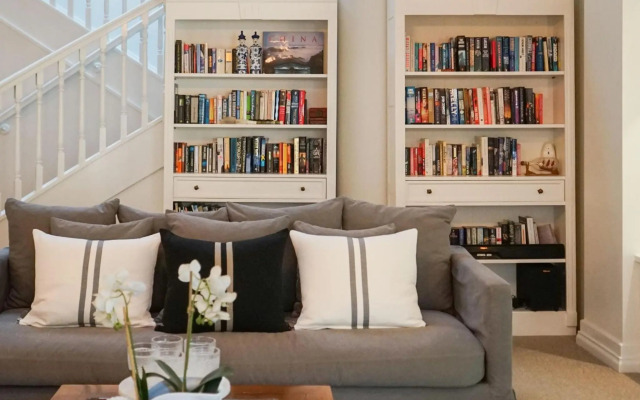 KEVALIER PARK Berry 4pm check out Sundays