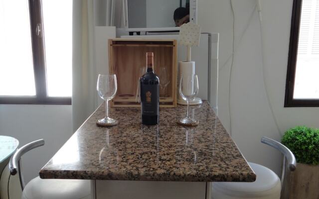 Beautiful Quiet Apartment Near Aristides