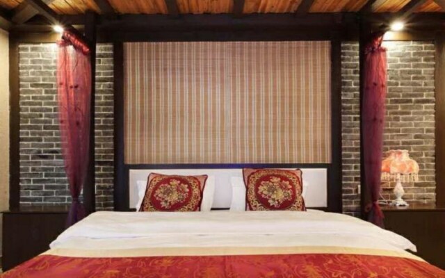 Fenghuang Nanmu Inn 1